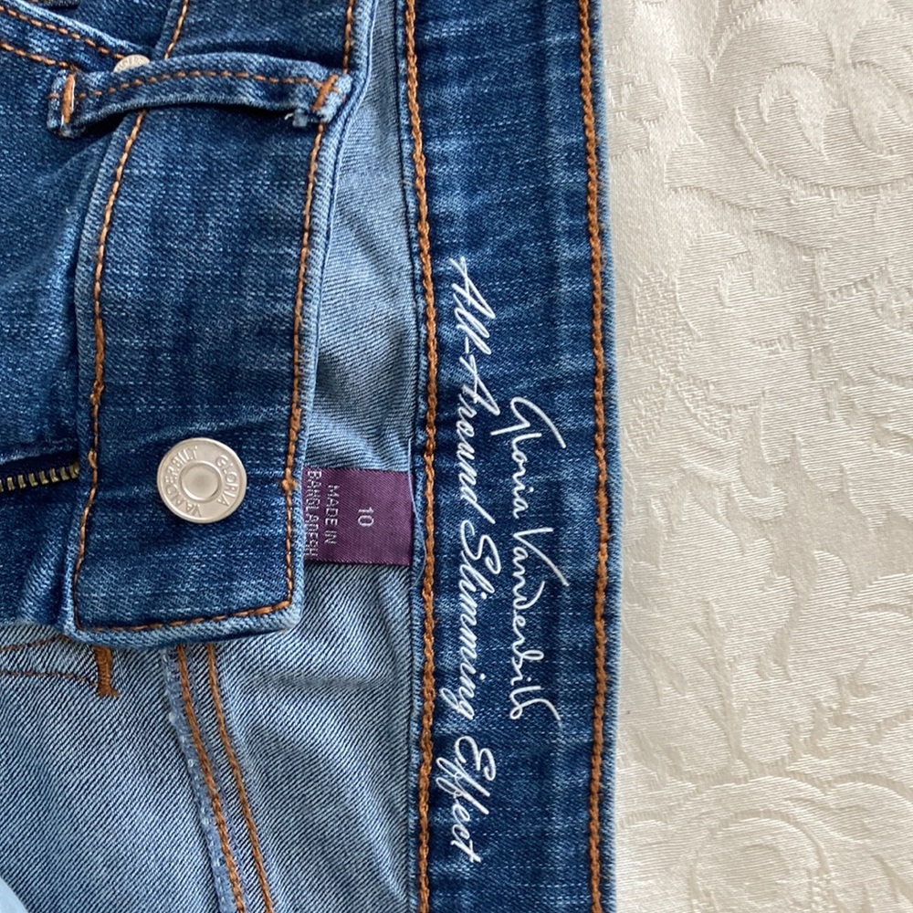Gloria Vanderbilt Jean capris. - Picture 5 of 7